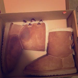Tan girls ugg boots